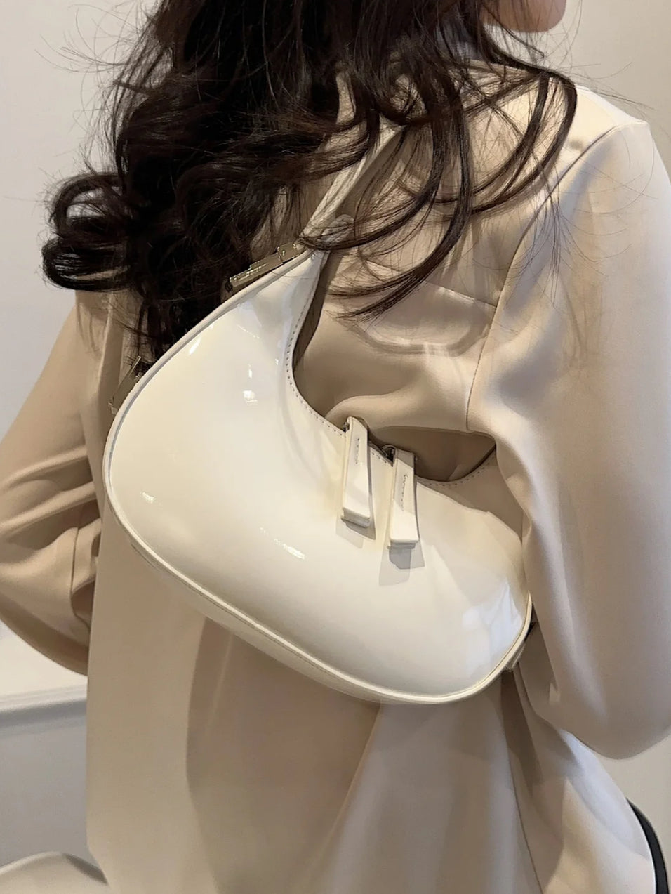 IT girl Viral Moon Bag