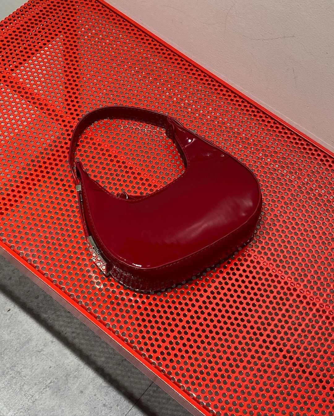 IT girl Viral Moon Bag