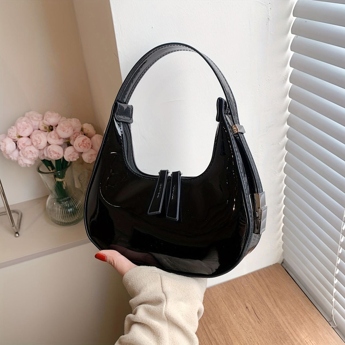IT girl Viral Moon Bag
