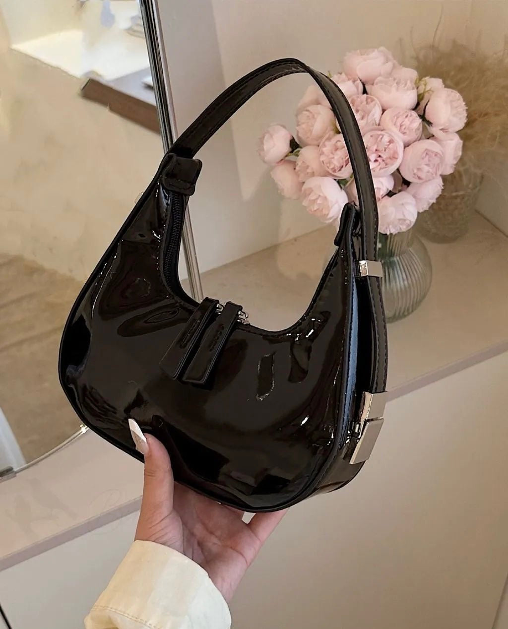 IT girl Viral Moon Bag