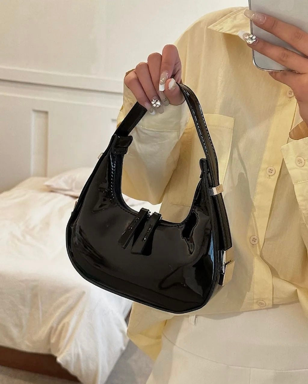 IT girl Viral Moon Bag
