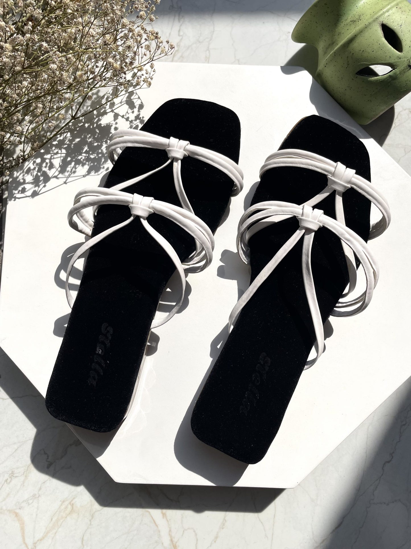 Knotty Design Flats