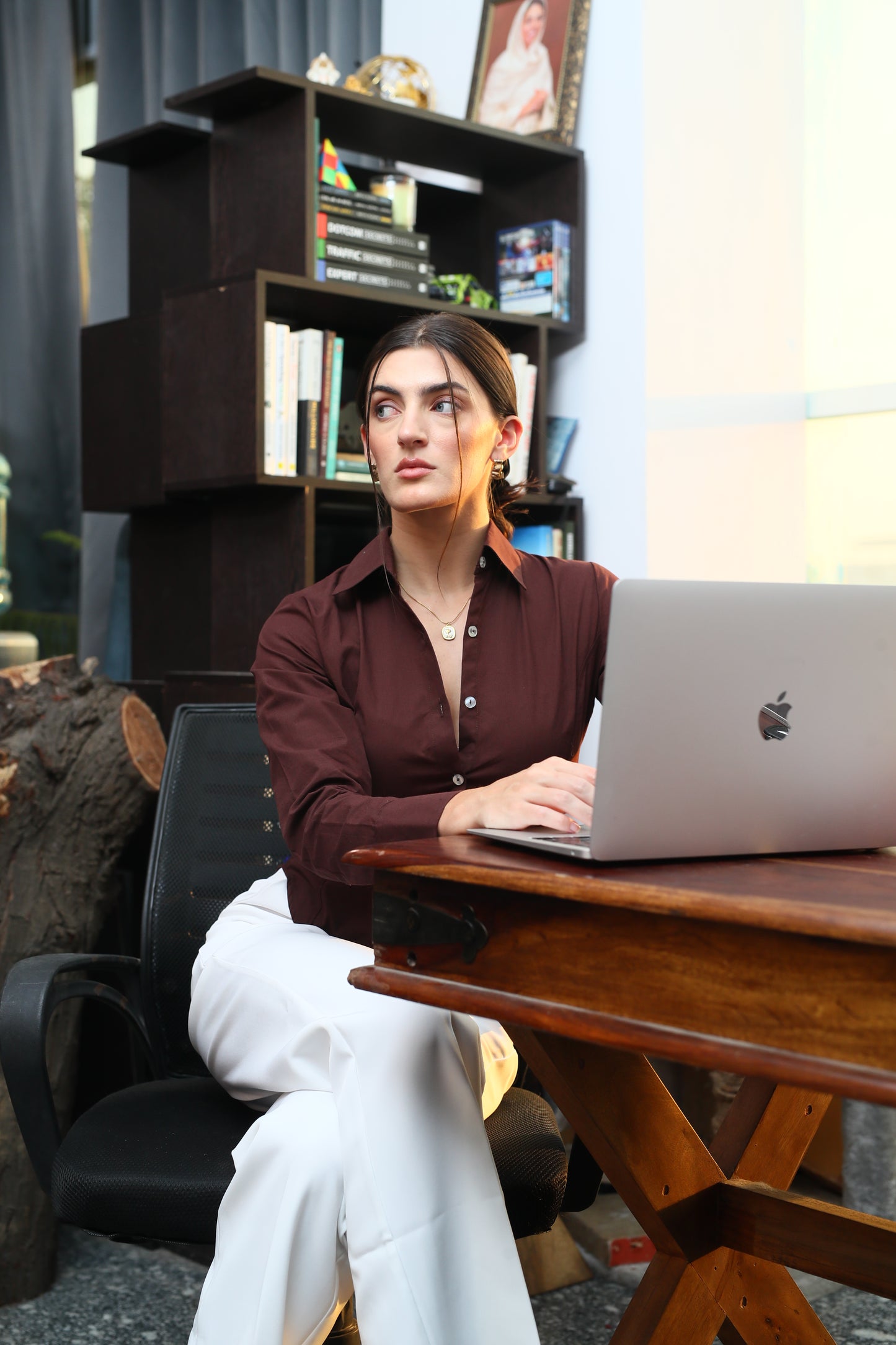 Stella chocolate fitted Shirt (with drawstrings)