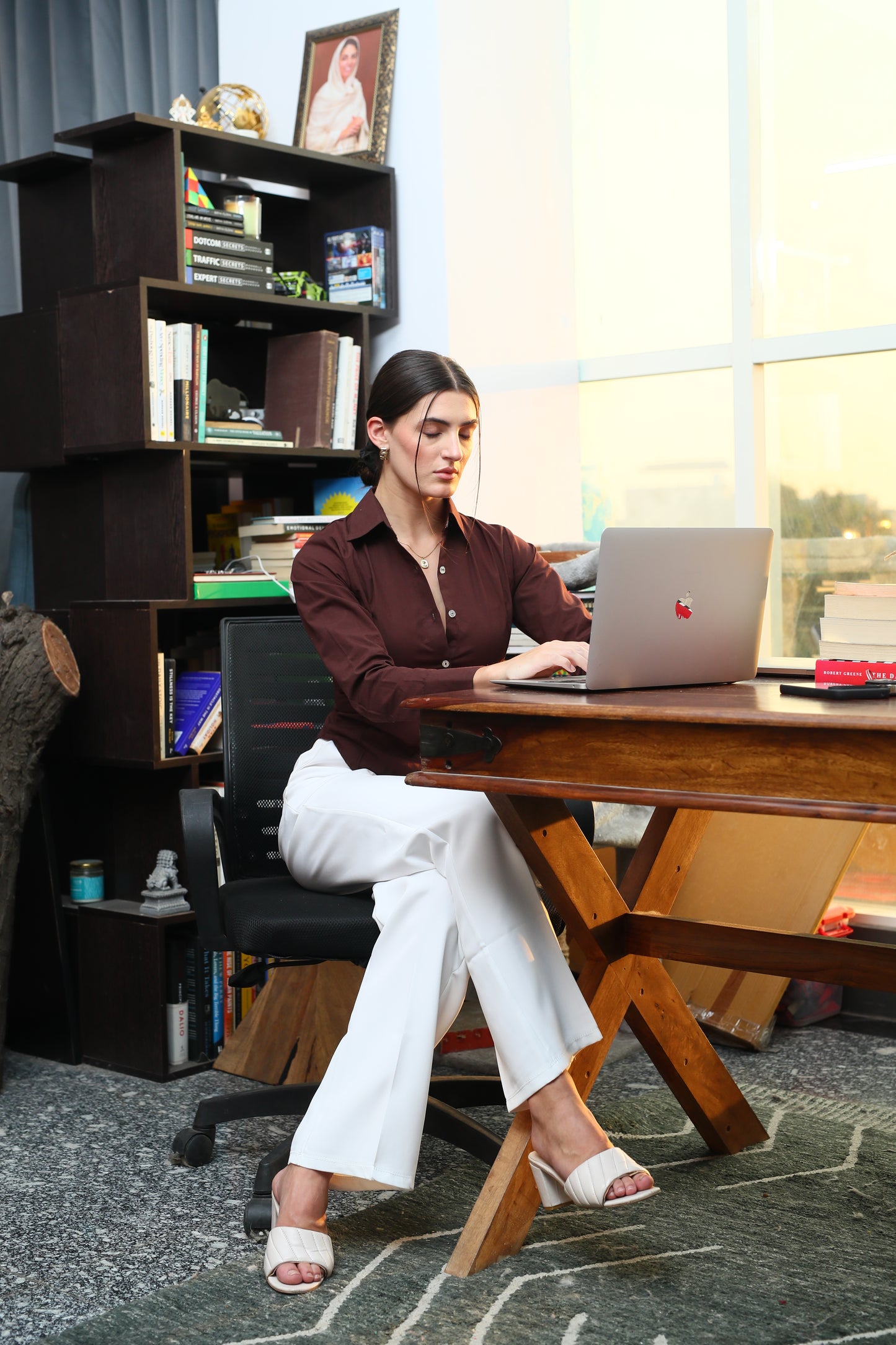 Stella chocolate fitted Shirt (with drawstrings)